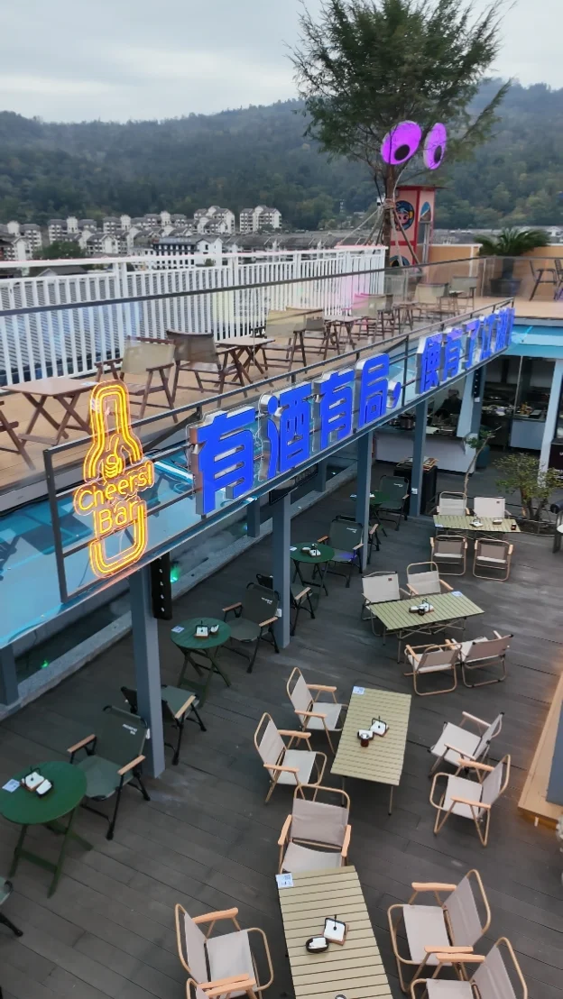 Open-air terrace seating at Wase Muyun Music Bar in Wulingyuan