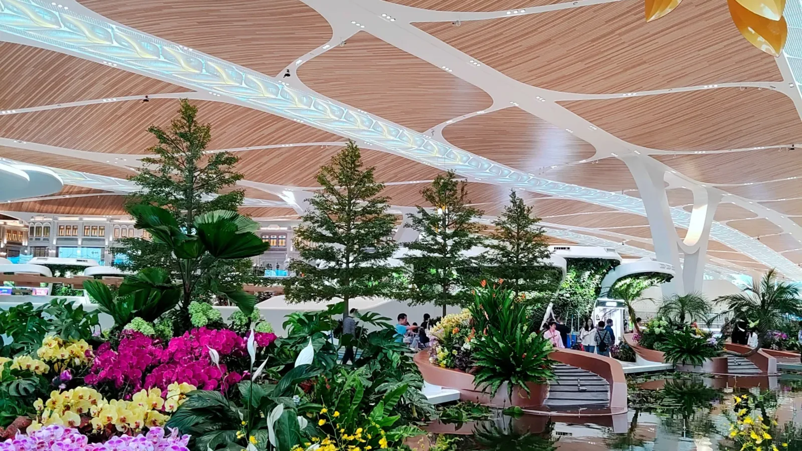 Interior garden and roof of Guangzhou Baiyun International Airport
